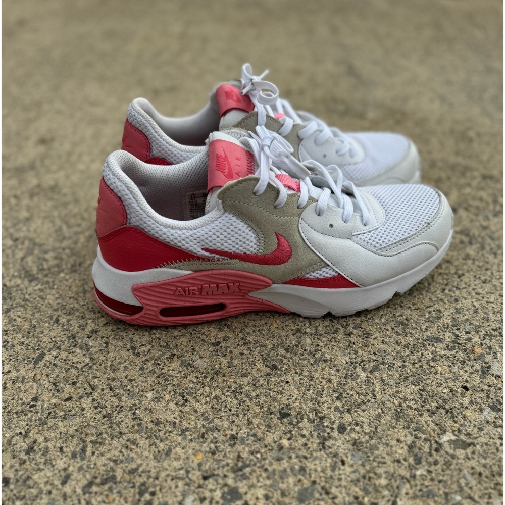 Gently Used Women’s Pink and Sand Nike Air Max. Size 8.5. In great condition!